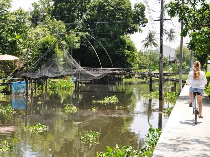 bangkok a travers differents modes de transport velo bateau tuk tuk ferry h ()