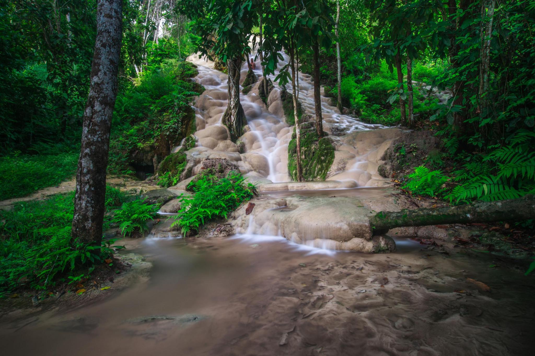 bua tong waterfall