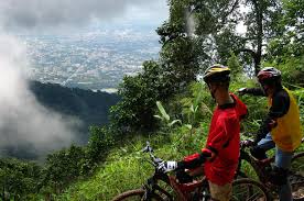 descente vtt dans le parc du doi suthep et baignade au lac huay tung thao