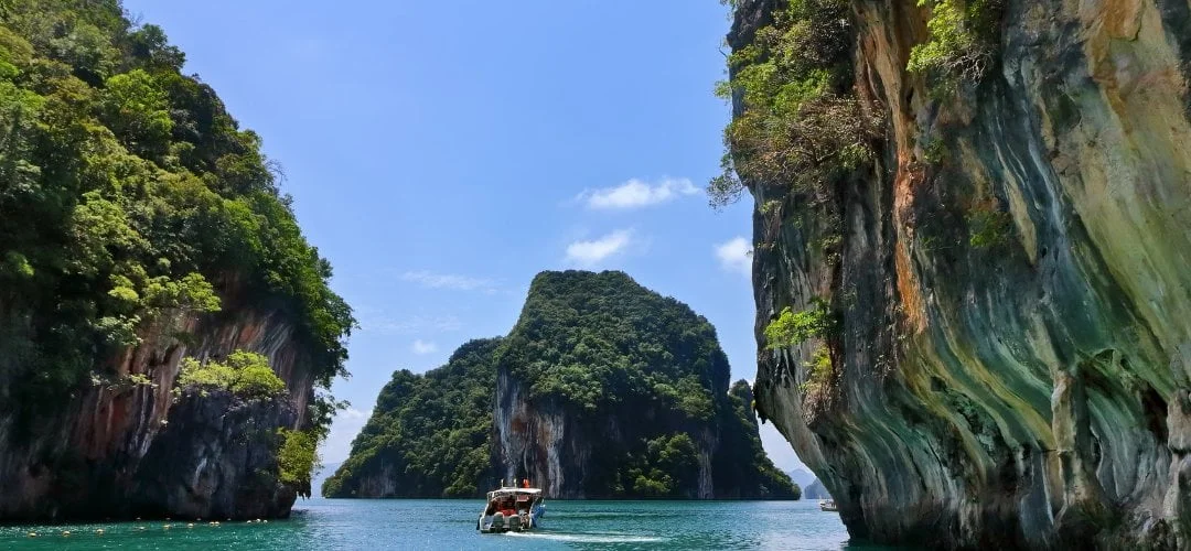 les iles de la baie de phang nga decouvrez les joyaux naturels de la thailande