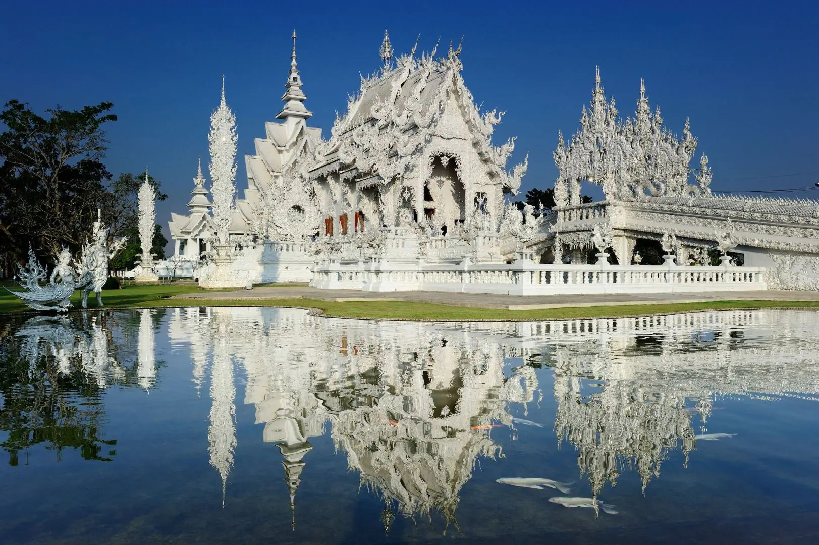 white temple chiang rai