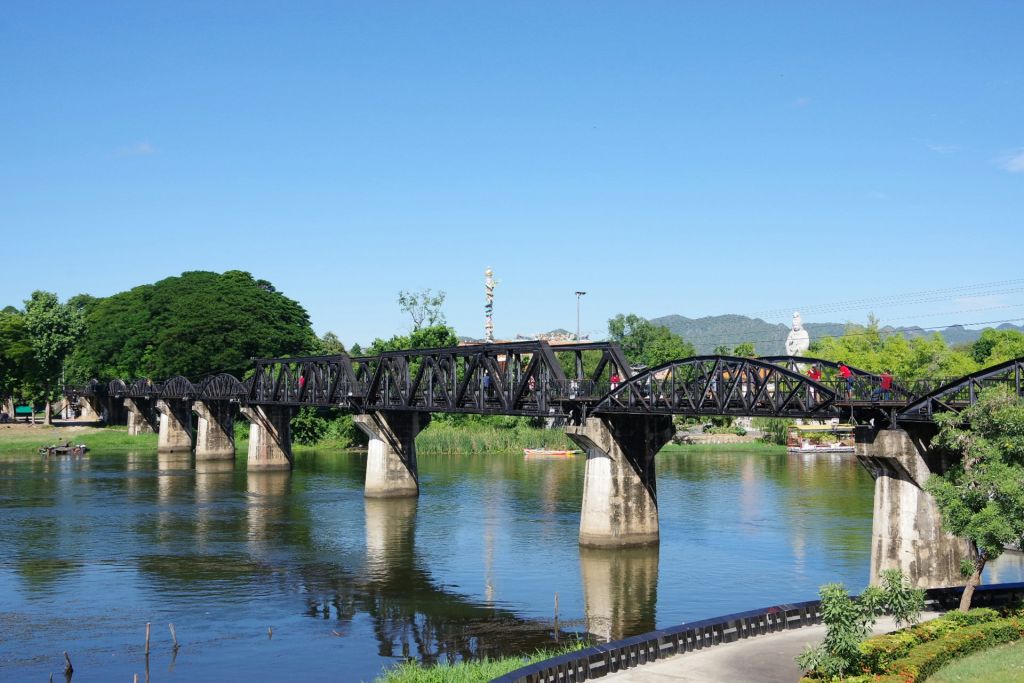 kanchanaburi  hata life tmoDMd unsplash