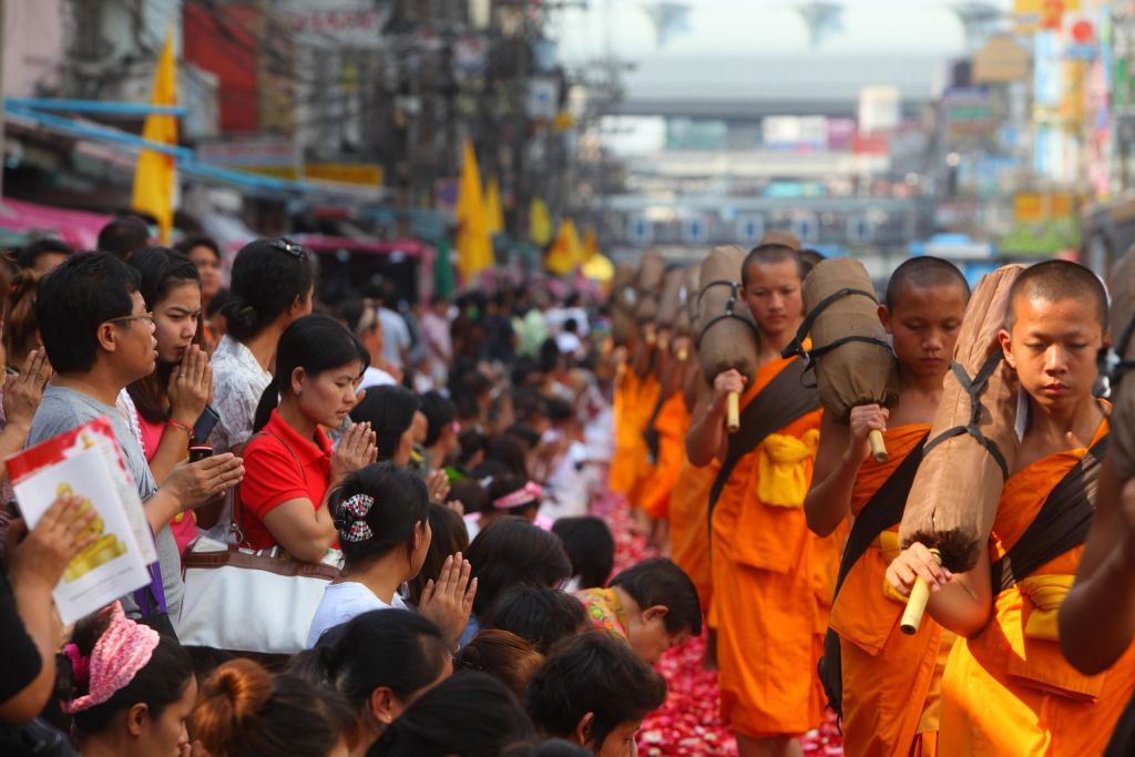 Moines bouddhistes thaïlandais - Les traditions thaïlandaises qui vont vous surprendre